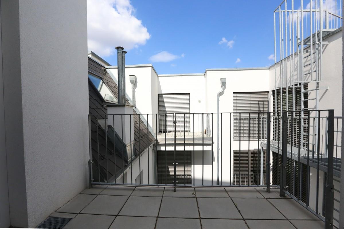 4 Beds And - Contactless Check-in Appartement Wenen